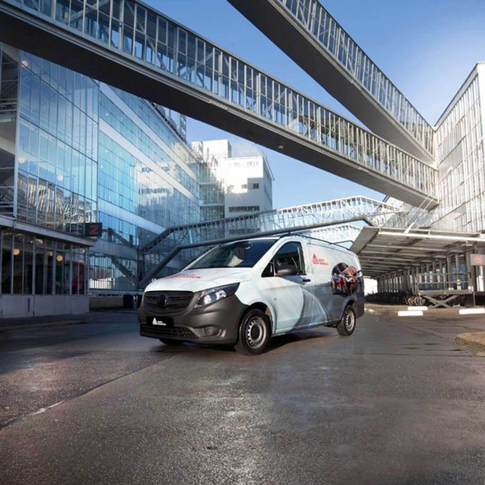 Carwrap met luchtbelvrije lijmtechnologie voor eenvoudig aanbrengen.