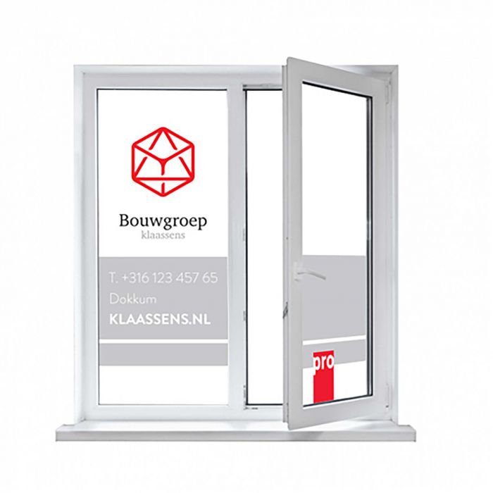 Bedrukte raamstickers op wit folie, perfect voor reclame en decoratie.