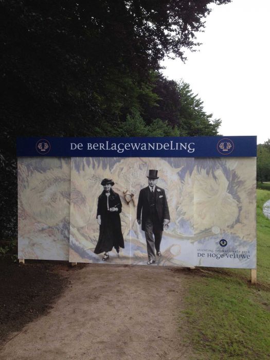 Vrijstaand reclamebord bedrukt op Dibond® voor buitentoepassingen.